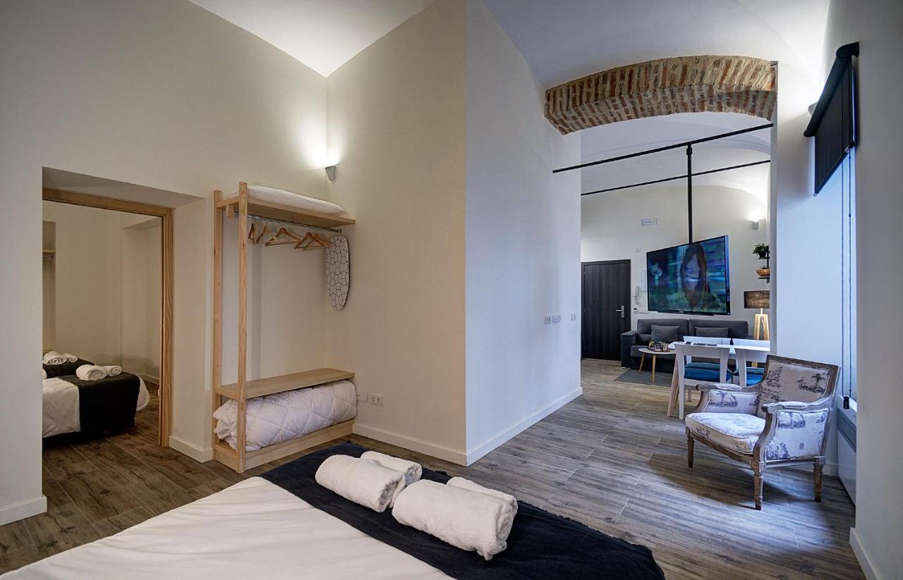Apartamentos Al-Qazeres Luxury La Concepcion Caces Εξωτερικό φωτογραφία